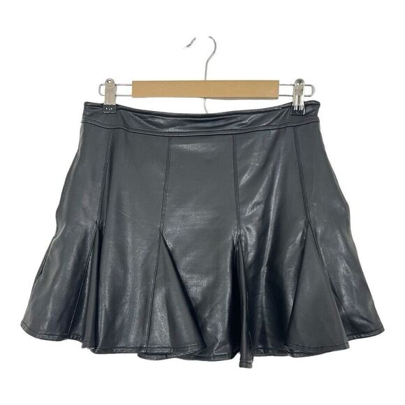 Avec Les Filles Women's Size M Faux-Leather Godet Miniskirt New NWT - Picture 1 of 3